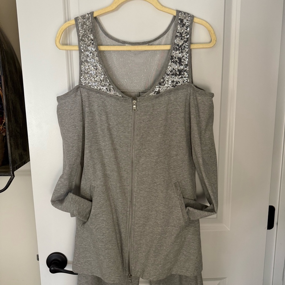 Boston Proper Sport Gray Cold Shoulder Zip-Up Sequin Detail Set